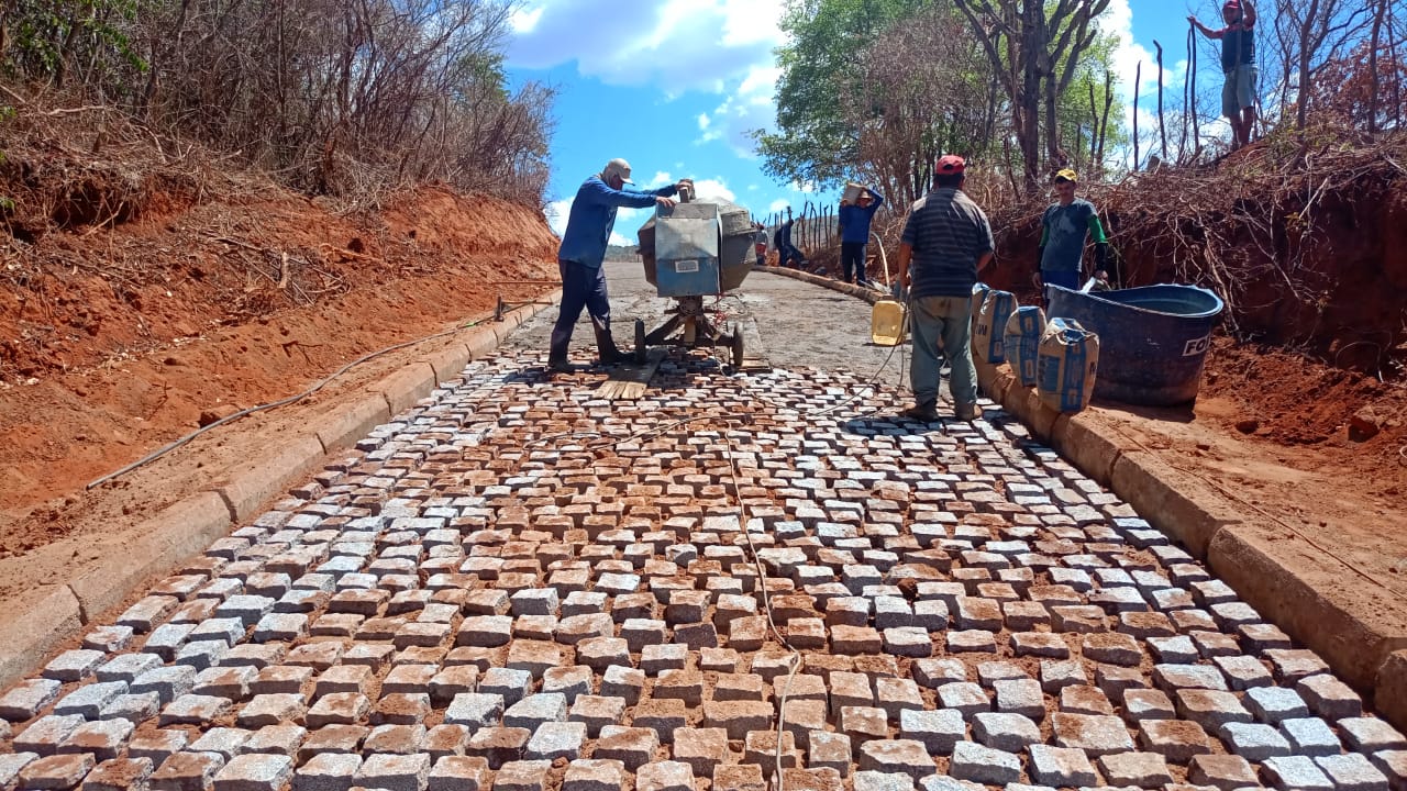 Prefeitura de São José de Princesa realiza obra da pavimentação